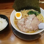 博多三氣 - 横浜家系ラーメン（大盛）＋ご飯セット