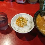 ラーメン 厚木家 - 卵まぶしです♪(o^-')b !