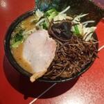 ラーメン 厚木家 - 女房の 麺少なめで 野菜畑とキクラゲです♪