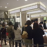 Pathisuri Sadaharu Aoki Pari - フロアで唯一の行列ができてました