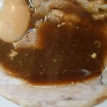 一条流がんこ総本家分家四谷荒木町 - 特濃醤油ダレが際立つブラックスープ