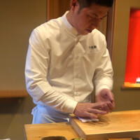 鮨 十兵衛 - 握る店主