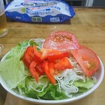 伊勢屋酒店 - サラダ付き。