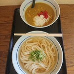 准手打ちな 満福うどん - かけ(小・冷)とカレーライス