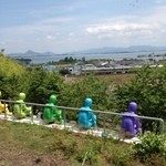 カフェテリア結・紀伊國屋 - 琵琶湖を眺める人。すぐ下にJR