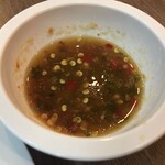 SOMBOON SEAFOOD - このソースが激辛だった