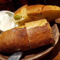 ビストロガブリ 大門店 - お通しのパン