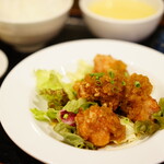 黒龍 - 週替わりランチ C.若鶏のみぞれ油淋ソース (￥907)