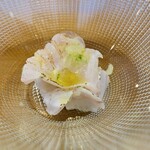 F - 　★ 調味料不使用。素材の味と組合せだけの料理。
                        3.  炙りアラ（ハタ）、セロリ、ヘベス（柑橘類）、オリーブとオレンジのオイル掛け