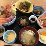 Katsugyo Lunch Senmon Ten Minoru - 活魚海鮮丼定食＝1850日圓（含稅）