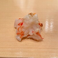 鮨 くりや川 - 牡丹海老 軽く炙りでつまむ