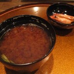 旬彩 天ぷら 心来(しんら） - 赤出汁。