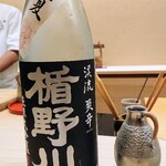 鮨 おおが - 冷酒は山形県の楯野川 純米大吟醸 渓流 爽辛（そうから）、酒米は美山錦、５０％精米、辛口だが低アルコールで程よい辛さ爽辛です