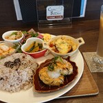 BOTAN - ひじきと豆腐の鶏ハンバーグ照り焼き1,050円、ご飯大盛50円、ドリンクセット400円(全て税込)