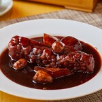 ``Sweet and sour pork with special black vinegar ~ with the scent of grapes ~ where you can enjoy pork filled with the sweetness of fat.