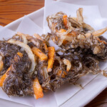 Fried mozuku seaweed