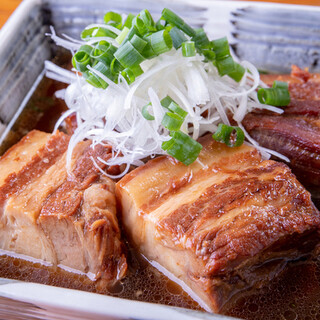 獨特風味！使用黑糖與泡盛的正宗豬肉角煮『拉夫特』