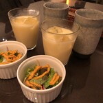 インド料理 想いの木 - 【週替わりサラダ】【パイナップルのラッシー】とお水