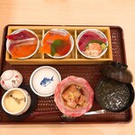 Tsukiji Shokudou Genchan - 連れが頼んだ海鮮玉手箱