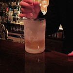 BAR 3rd cork - マンハッタン：ステア中