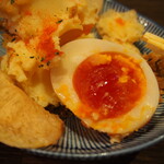 大衆酒場ヒロタヤ2号 - 大衆ジャンクポテサラ（ゆで卵の黄身が半熟でネットリ）