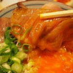 大衆酒場ヒロタヤ2号 - 黒毛和牛三角バラの煮込み飯（卵黄が濃厚やぁ）