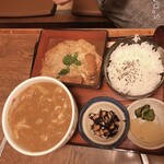 Inakaya - カツ玉カレーうどん定食