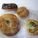 神戸ドンバル - 結局はパンの数を減らして２個、ケーキも２個、合計４個購入してみました。