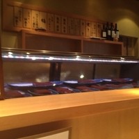 金舌 白金 - レバ刺しが並んでます