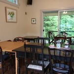 롤링핀 - 가게는 가루이자와답게 내부와 외부 모두 무게감 있는 느낌입니다.