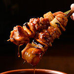 Domestic chicken aged green onion skewers with thighs (sauce)