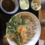 手打蕎麦 和の里 - 冷やかけ天ぷら蕎麦600円、大盛り200円