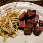 ステーキ屋 扇 - 和牛〜。私はミディアムレアで。