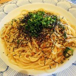 娘大好きパスタ、納豆とオクラ。確かに旨い。