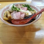 自家製麺 くろ松 - 特級中華そば(ワンタン、味玉入り)　950円