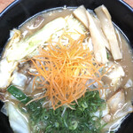 Tompei - 店員さんオススメの野菜ラーメン。スープの色は味噌に近い色ですが、とてもあっさりしていて細麺とよく合います。チャーシューも柔らかくて美味しかったです。