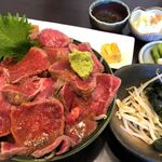 加賀本店 - ローストビーフ丼