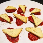 WINE AND BAR Elevage - 自家製スモークチーズとサラミ