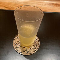 新地 やま本 - レモンと蜂蜜にソーダで割ったスッキリ味の食前ドリンク