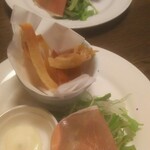 海賊亭 - お通しはエイヒレと生ハム