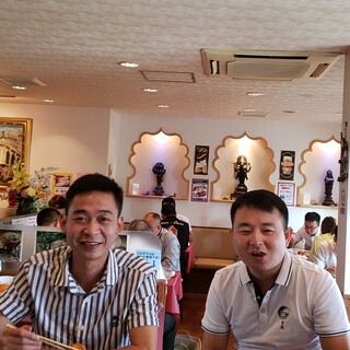 カウンター全7席。一人飲み、ちょいのみにお勧め。