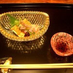 御料理 伊とう - ≪６月≫お刺身。雲丹と鯛。