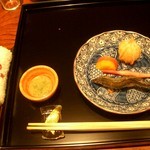 御料理 伊とう - ≪６月≫稚鮎を取り皿に取ったところ。