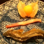 御料理 伊とう - ≪６月≫ほおづきを開けたら・・・。可愛い♪