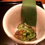 御料理 伊とう - ≪６月≫鼓を模した器には、蒸しアワビに筒ごぼう、万願寺ししとう。