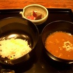 御料理 伊とう - ≪６月≫こちらも美しい塗りのお椀です。ほんのり甘いモロコシご飯と、鱧とナメタケの汁もの、香の物。