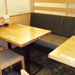 Sushiya Ginzou - 落ち着いたテーブル席