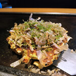 Okonomiyaki Teppan Yaki Rokusan - 節・粉 投入
