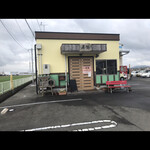活魚ランチ専門店 卓海 - お店
周りは田んぼが目立つ