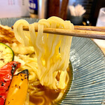斗香庵 HIGASHI - モチモチの平打ち麺